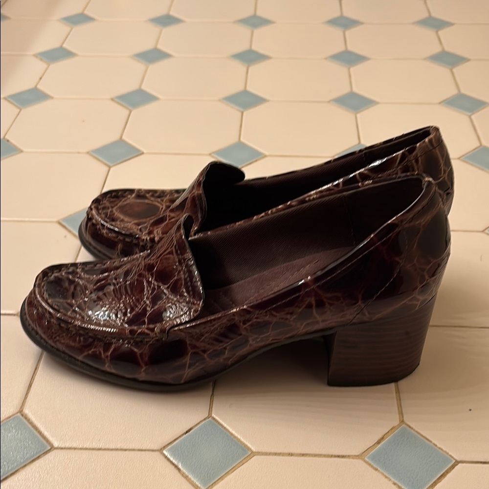 Brown Leather Flats with Decorative Stitching - Picture 4 of 6